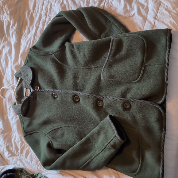 L.L. Bean Jackets & Blazers - L.L. Bean green fleece jacket medium regular